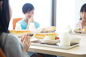 学校給食・給食センター